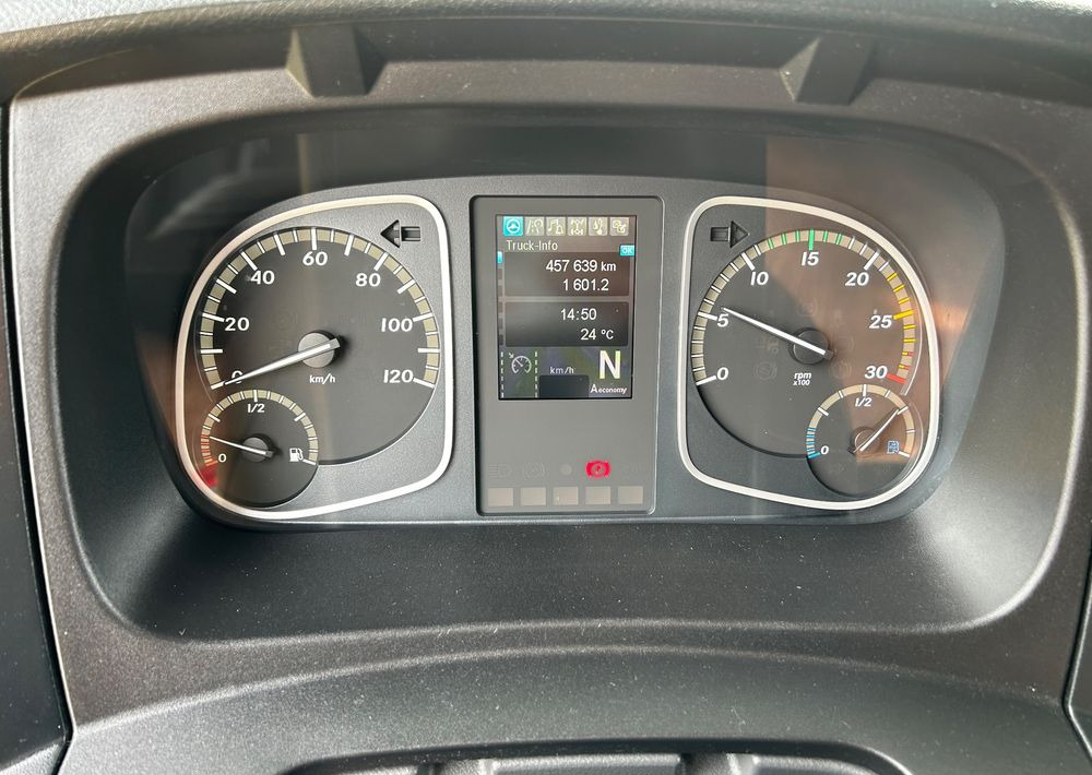 Box truck Mercedes-Benz Atego 1524 Z Niemiec 8.65m TOP 2018 Przód i tył na poduszkach 15t DMC / TOP STAN: picture 17 Box truck Mercedes-Benz Atego 1524 Z Niemiec 8.65m TOP 2018 Przód i tył na poduszkach 15t DMC / TOP STAN: picture 17