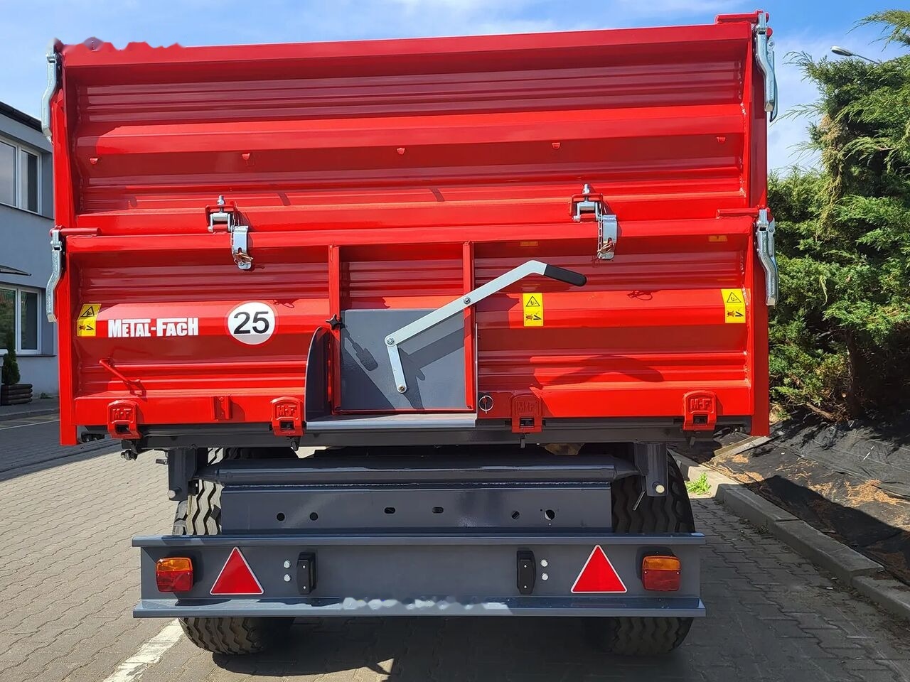 Metal-Fach T703A/3 – 5t - Farm tipping trailer/ Dumper: picture 3 Metal-Fach T703A/3 – 5t - Farm tipping trailer/ Dumper: picture 3