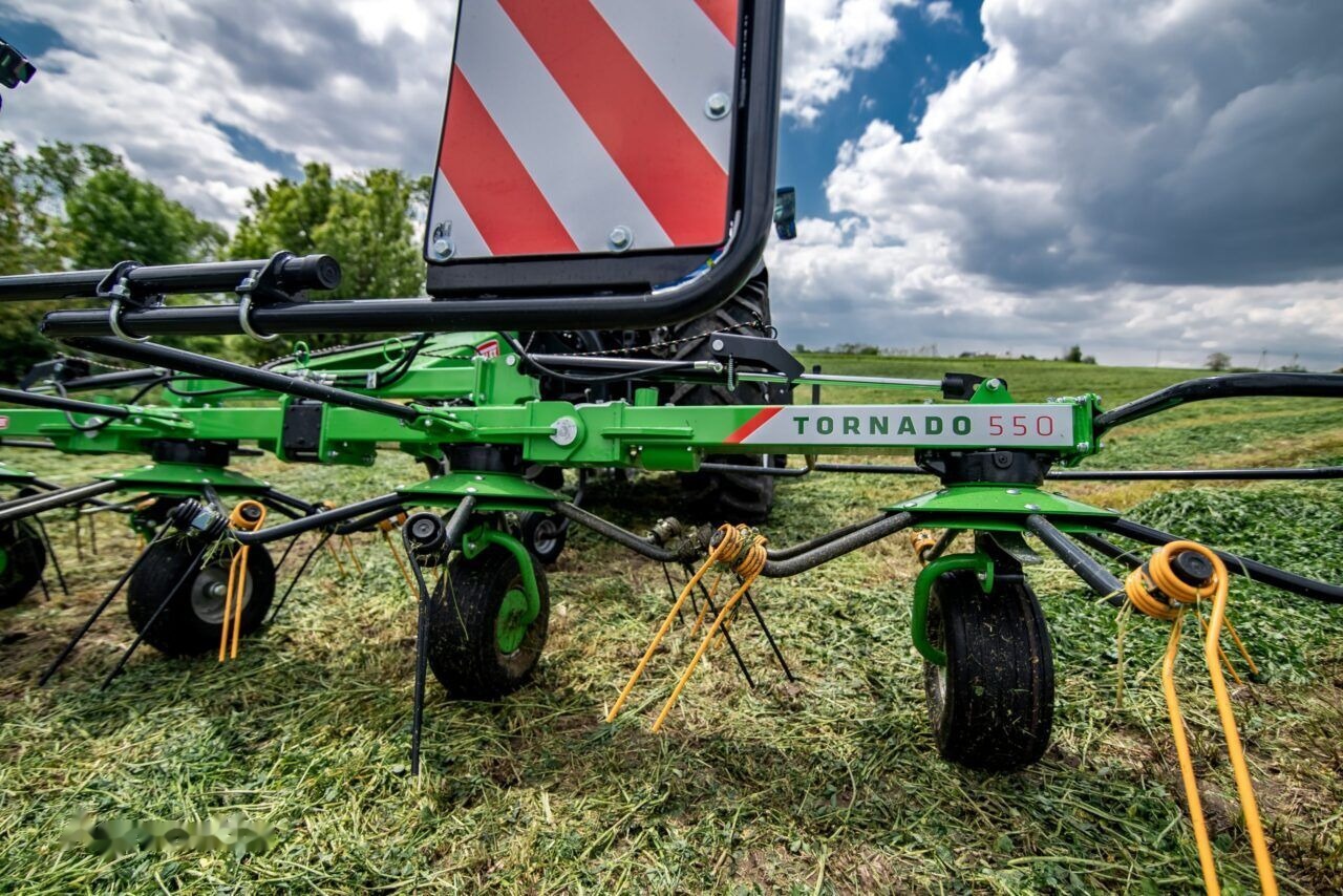 Talex Przetrząsacz 4 wirnikowy ciągany z WOM, Tornado - Tedder/ Rake: picture 2 Talex Przetrząsacz 4 wirnikowy ciągany z WOM, Tornado - Tedder/ Rake: picture 2