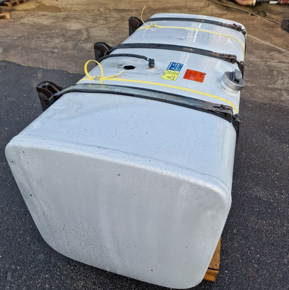 Scania R 700L 1871192 Scania Zbiornik Paliwa Scania R 700L 1871192 truck - Fuel tank for Truck: picture 4 Scania R 700L 1871192 Scania Zbiornik Paliwa Scania R 700L 1871192 truck - Fuel tank for Truck: picture 4
