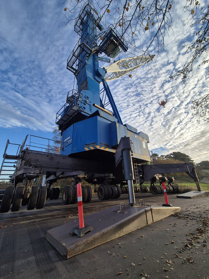 Liebherr LHM250 - Port equipment: picture 5 Liebherr LHM250 - Port equipment: picture 5