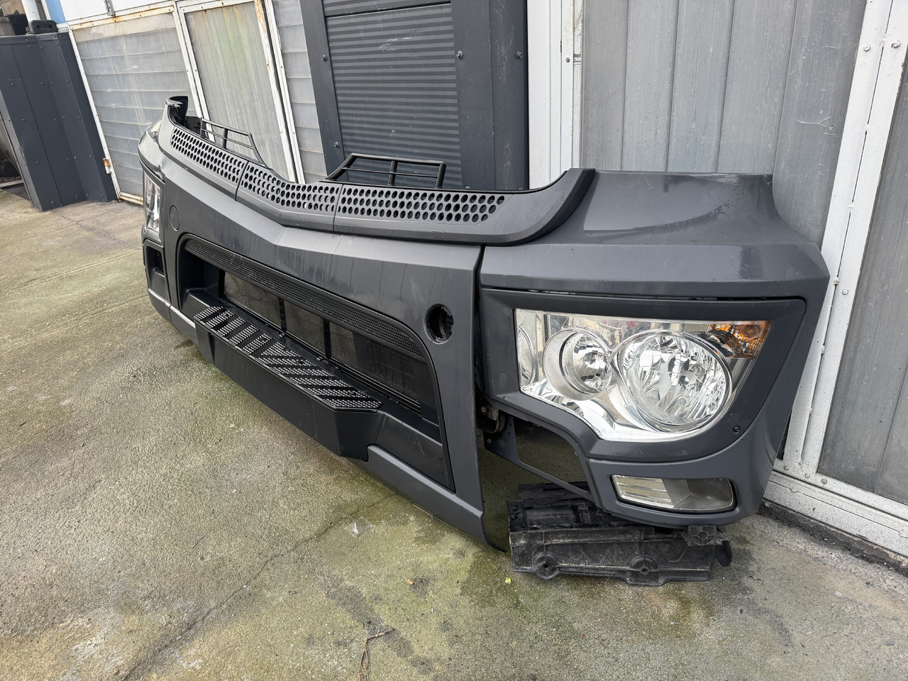 Mercedes-Benz Antos - Bumper for Truck: picture 4 Mercedes-Benz Antos - Bumper for Truck: picture 4