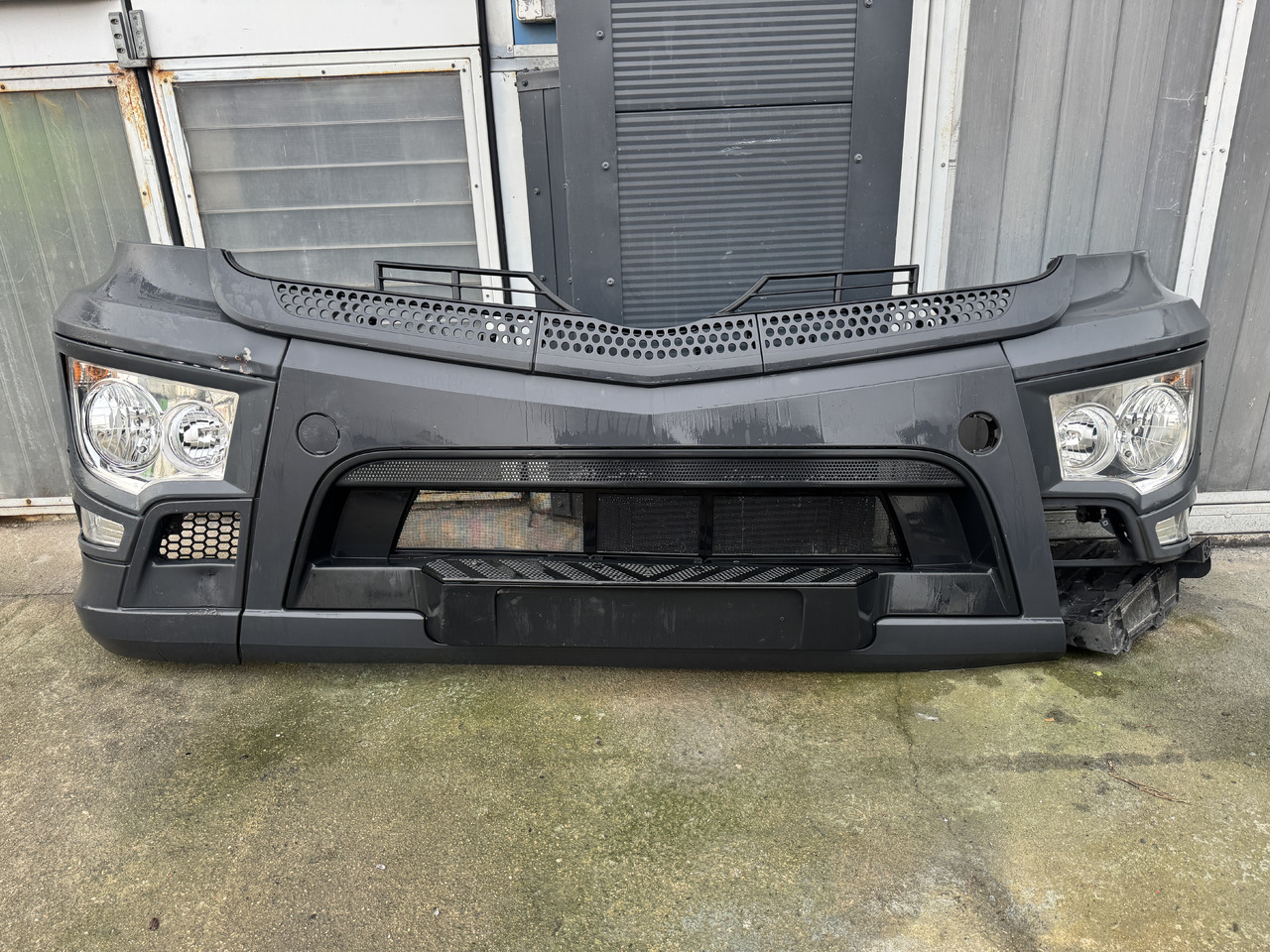 Mercedes-Benz Antos - Bumper for Truck: picture 1 Mercedes-Benz Antos - Bumper for Truck: picture 1