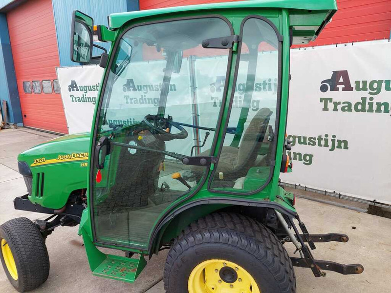 John Deere 2320 - Compact tractor: picture 2 John Deere 2320 - Compact tractor: picture 2