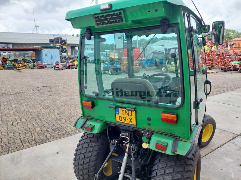 John Deere 2320 - Compact tractor: picture 5 John Deere 2320 - Compact tractor: picture 5