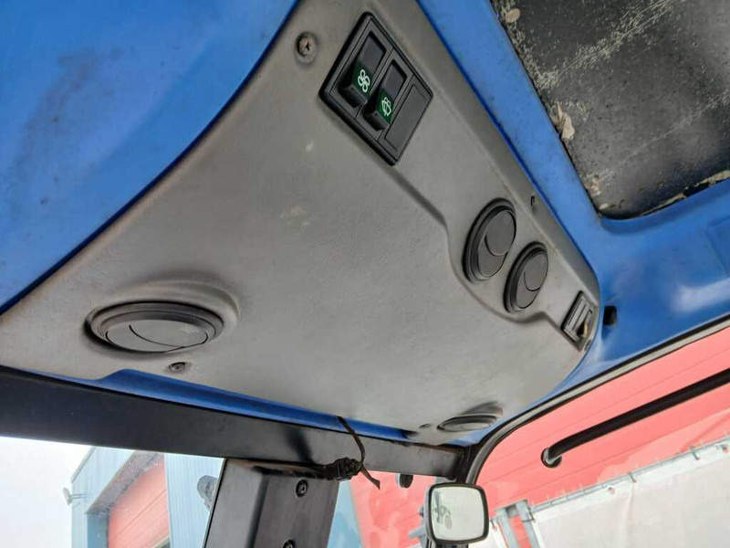 Farm tractor New Holland TC 27: picture 12