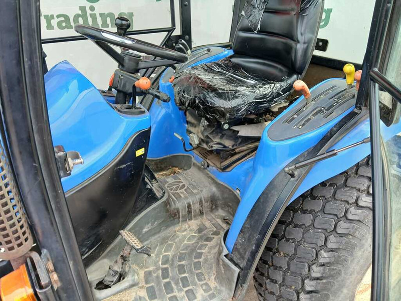 Farm tractor New Holland TC 27: picture 16