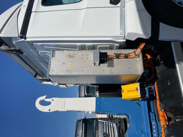 Mercedes-Benz eActros 300 L - Hook lift truck: picture 5 Mercedes-Benz eActros 300 L - Hook lift truck: picture 5