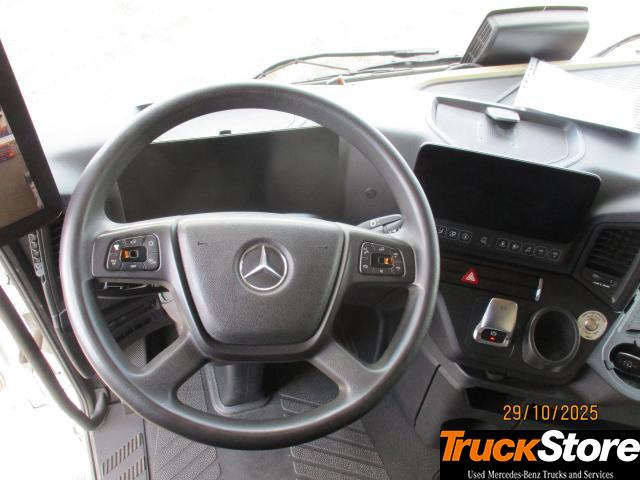 Tractor unit Mercedes-Benz Actros 1845 LS: picture 8