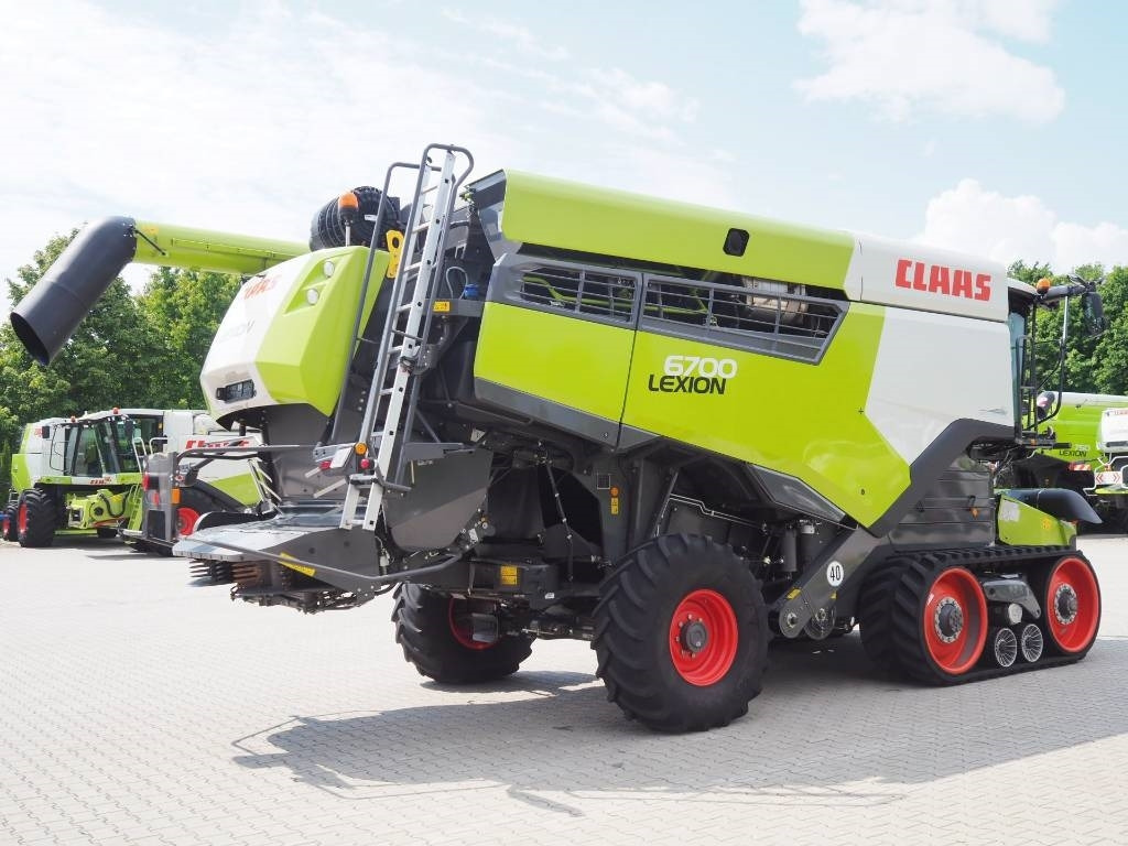 Claas Lexion 6700TT GPS + V930 - Combine harvester: picture 3 Claas Lexion 6700TT GPS + V930 - Combine harvester: picture 3