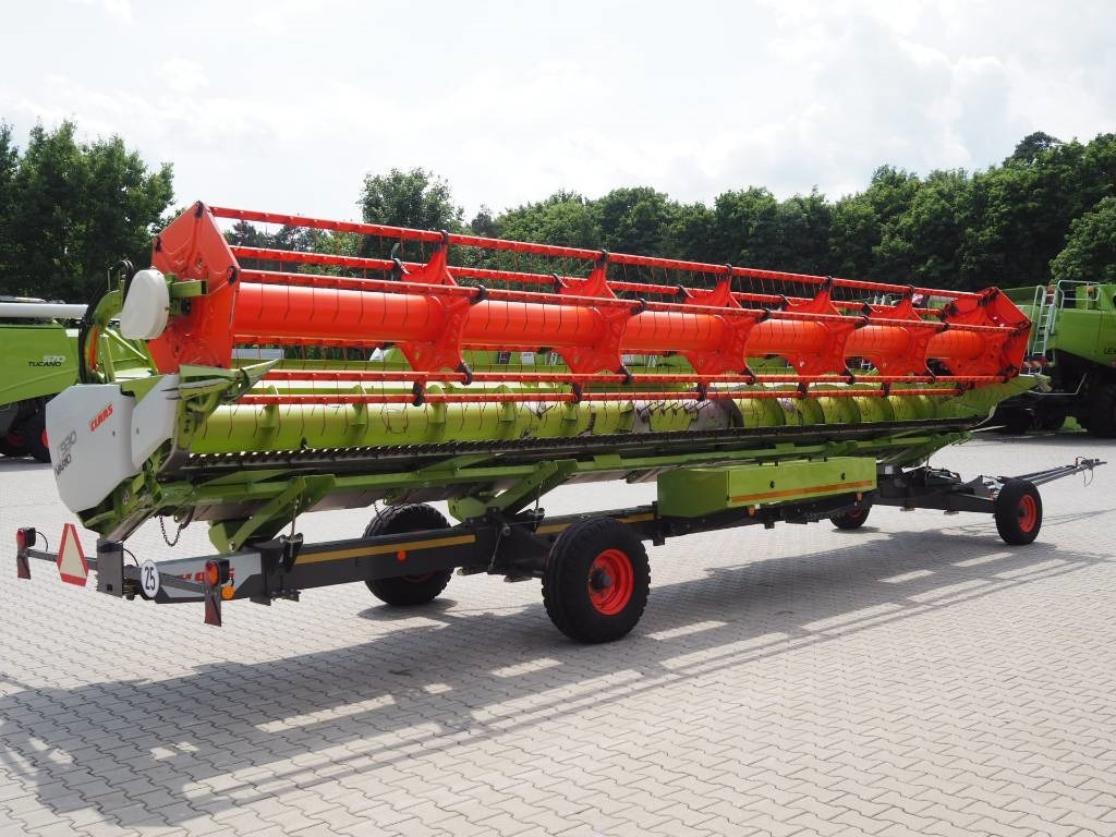 Combine harvester Claas Lexion 7500 + V930: picture 12