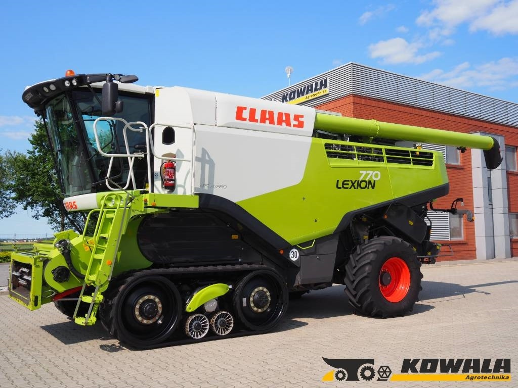 Claas Lexion 770TT + V1050 - Combine harvester: picture 1 Claas Lexion 770TT + V1050 - Combine harvester: picture 1