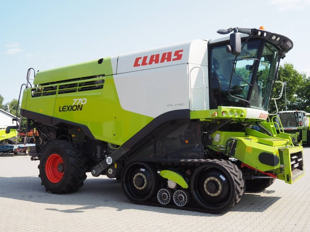 Claas Lexion 770TT + V1050 - Combine harvester: picture 4 Claas Lexion 770TT + V1050 - Combine harvester: picture 4