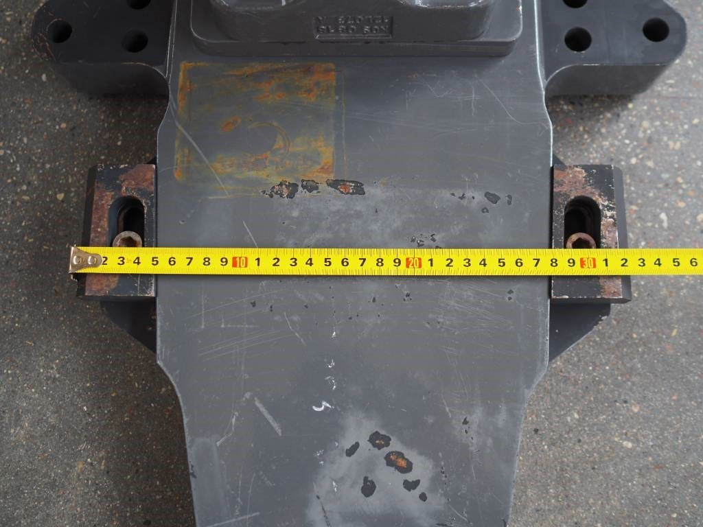 Claas Xerion - bumper hitch K80 - Body and exterior for Agricultural machinery: picture 3 Claas Xerion - bumper hitch K80 - Body and exterior for Agricultural machinery: picture 3