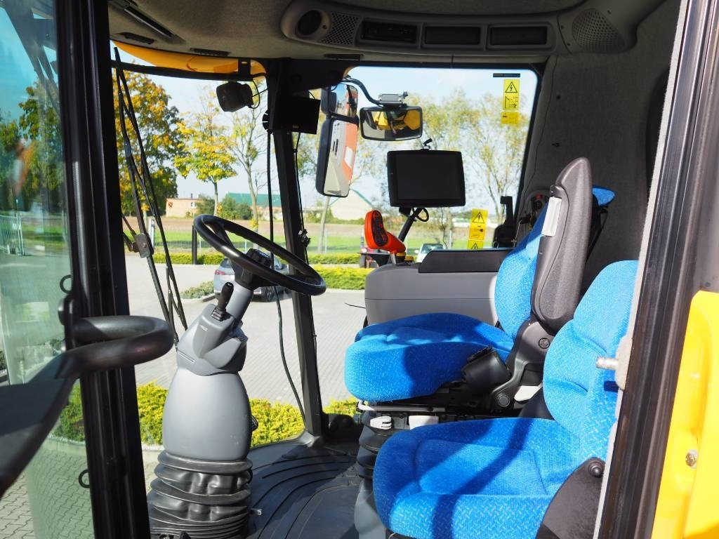 New Holland CR 9090 - Combine harvester: picture 5 New Holland CR 9090 - Combine harvester: picture 5