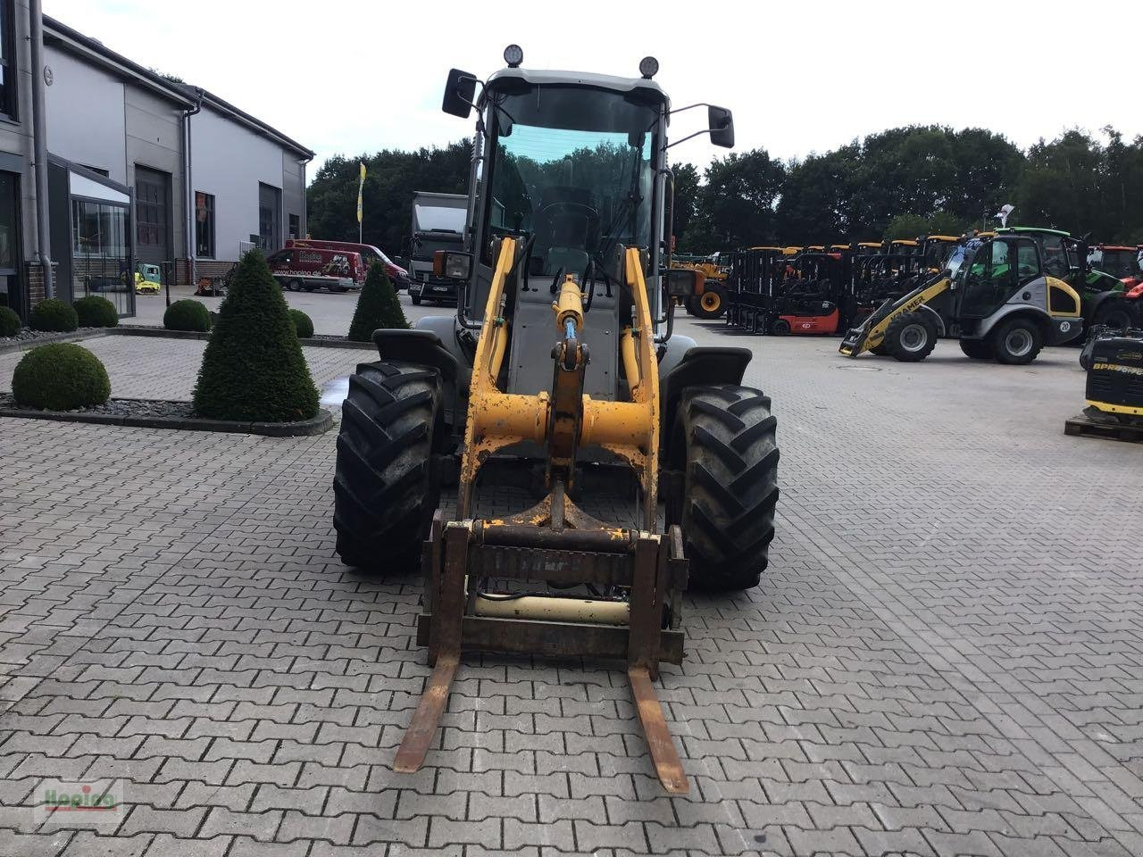 Atlas 70 - Front loader for tractor: picture 3 Atlas 70 - Front loader for tractor: picture 3