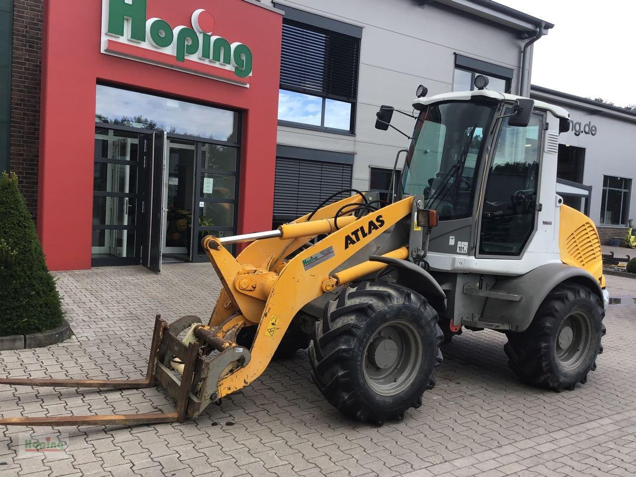 Atlas 70 - Front loader for tractor: picture 2 Atlas 70 - Front loader for tractor: picture 2