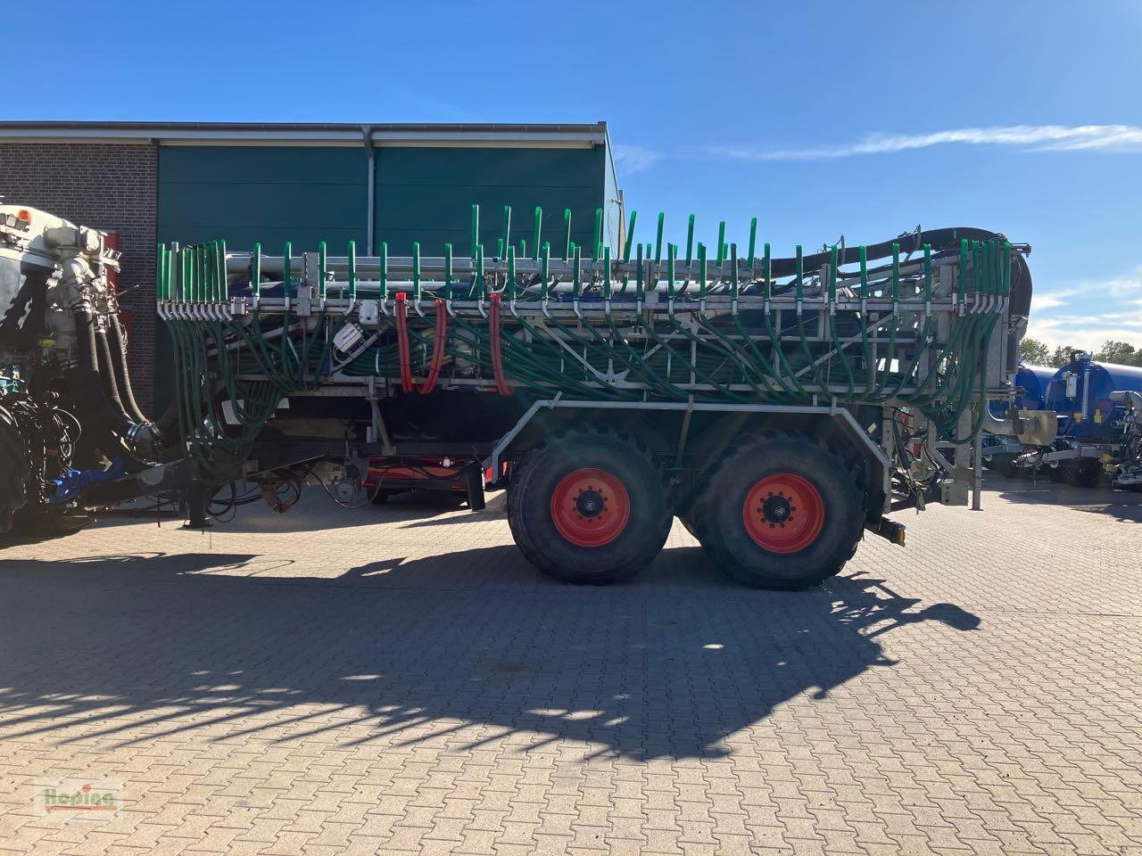 CLAAS Xerion 4000 Saddle Trac Gülletechnik - Farm tractor: picture 3 CLAAS Xerion 4000 Saddle Trac Gülletechnik - Farm tractor: picture 3