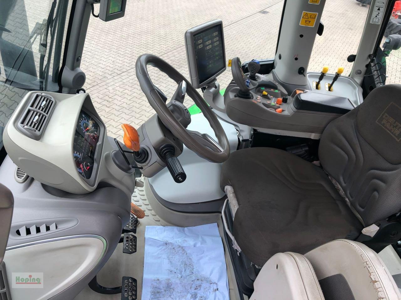 Farm tractor Deutz-Fahr 6185 TTV: picture 10 Farm tractor Deutz-Fahr 6185 TTV: picture 10