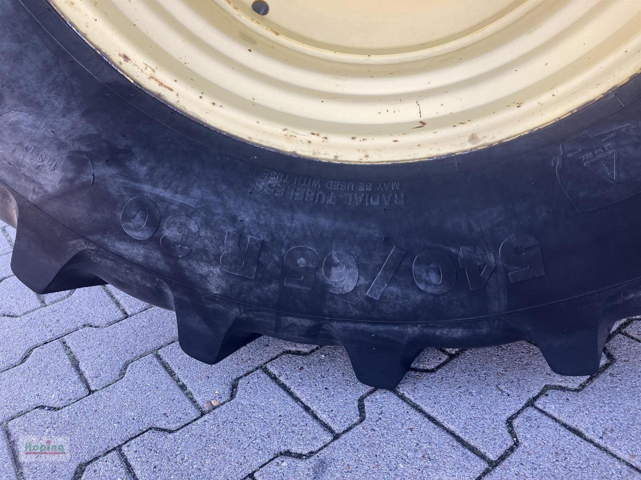 Farm tractor John Deere 7810: picture 8