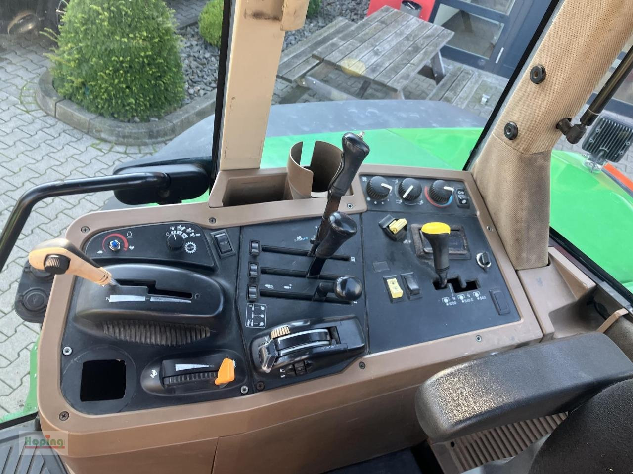 Farm tractor John Deere 7810: picture 15