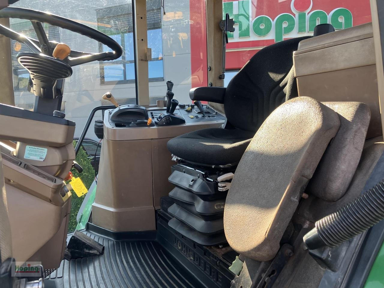 Farm tractor John Deere 7810: picture 13