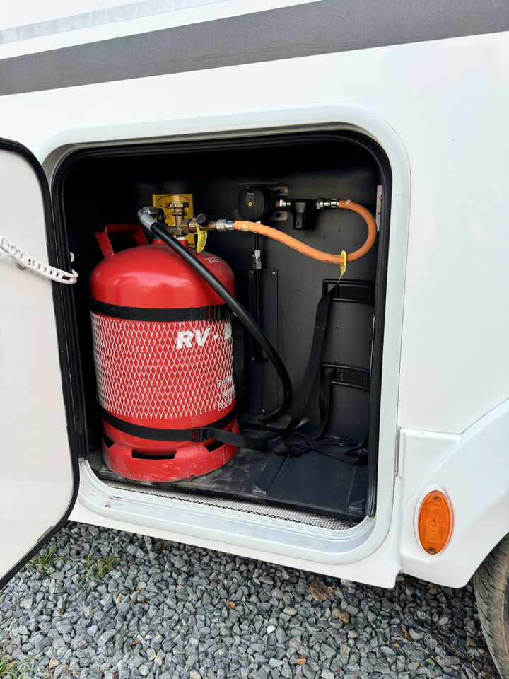 Semi-integrated motorhome ADRIA Matrix 670 SL: picture 24