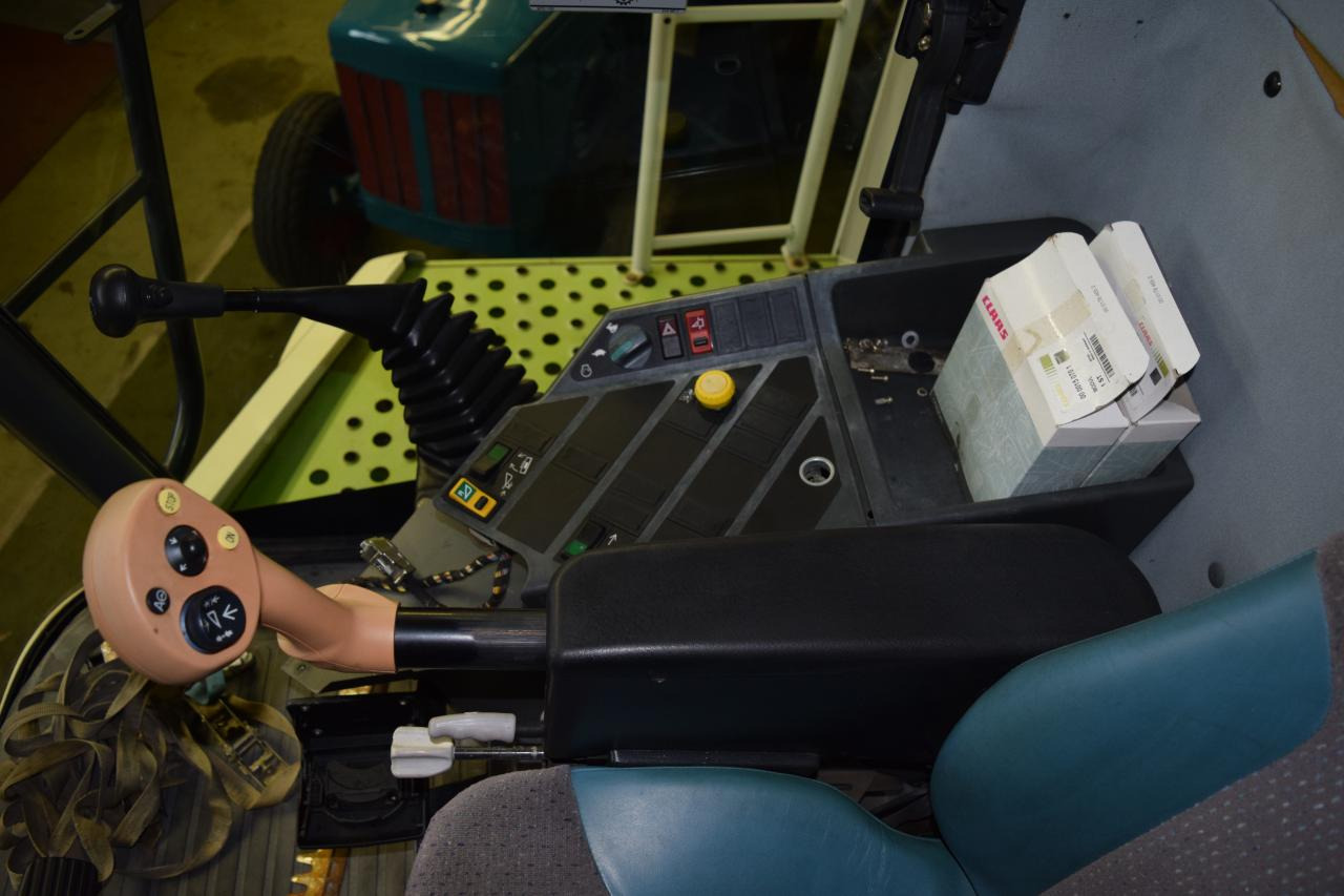 Combine harvester CLAAS Lexion 440 Evolution: picture 11