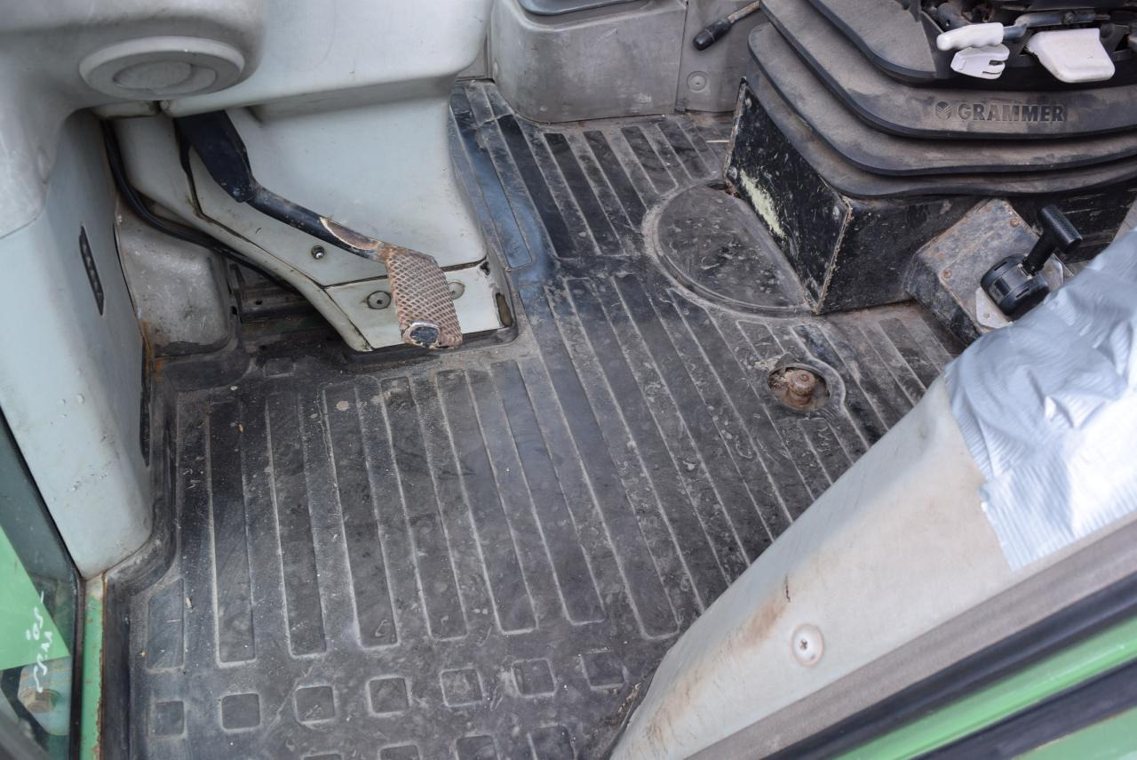 Farm tractor Fendt Favorit 822: picture 11