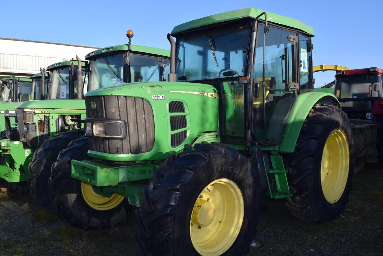 John Deere 6130 - Farm tractor: picture 3 John Deere 6130 - Farm tractor: picture 3