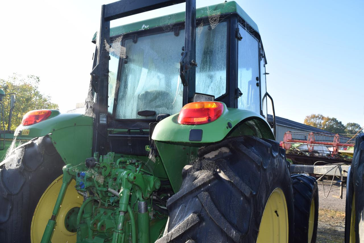 John Deere 6130 - Farm tractor: picture 5 John Deere 6130 - Farm tractor: picture 5