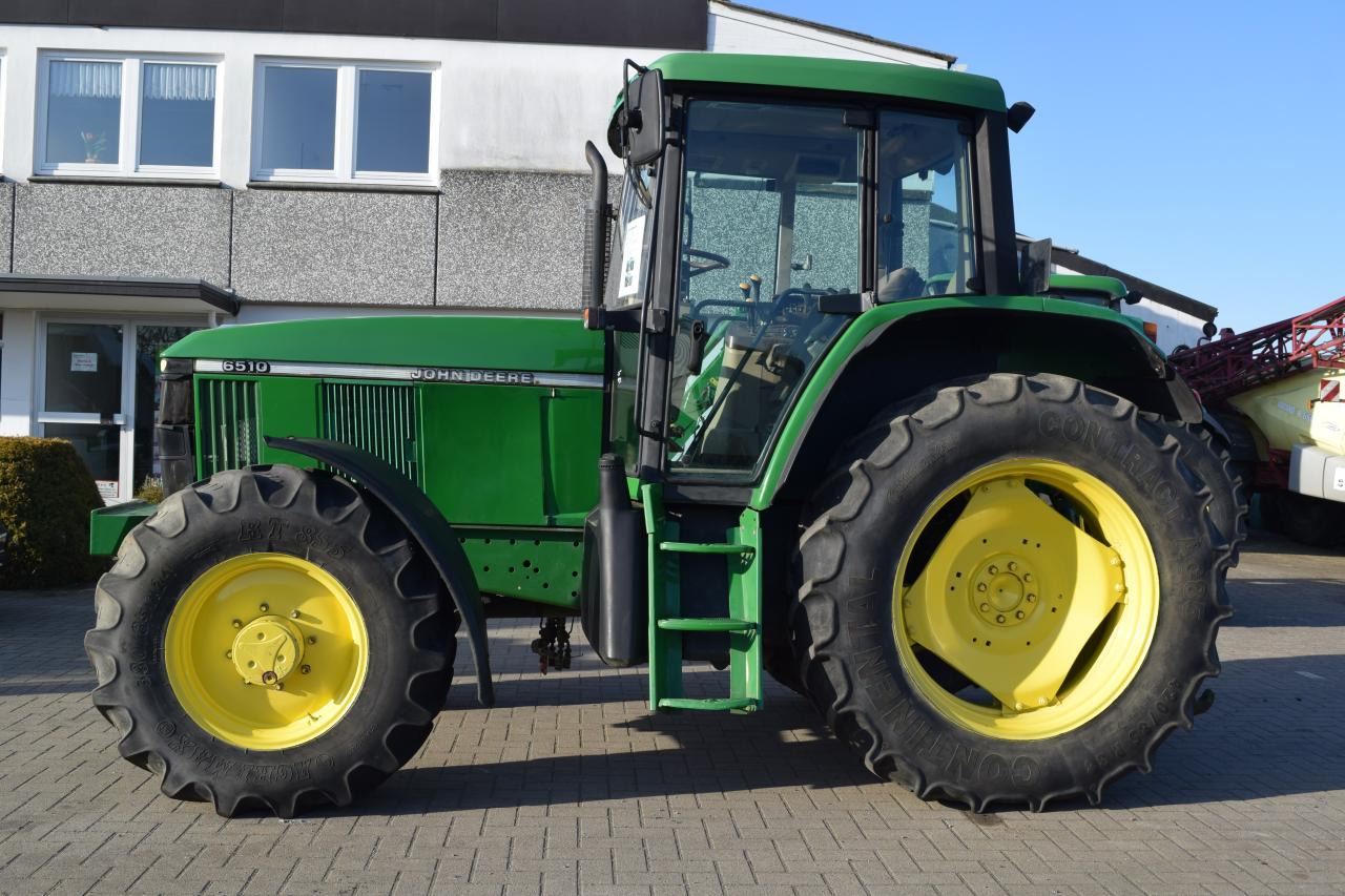 John Deere 6510 - Farm tractor: picture 3 John Deere 6510 - Farm tractor: picture 3