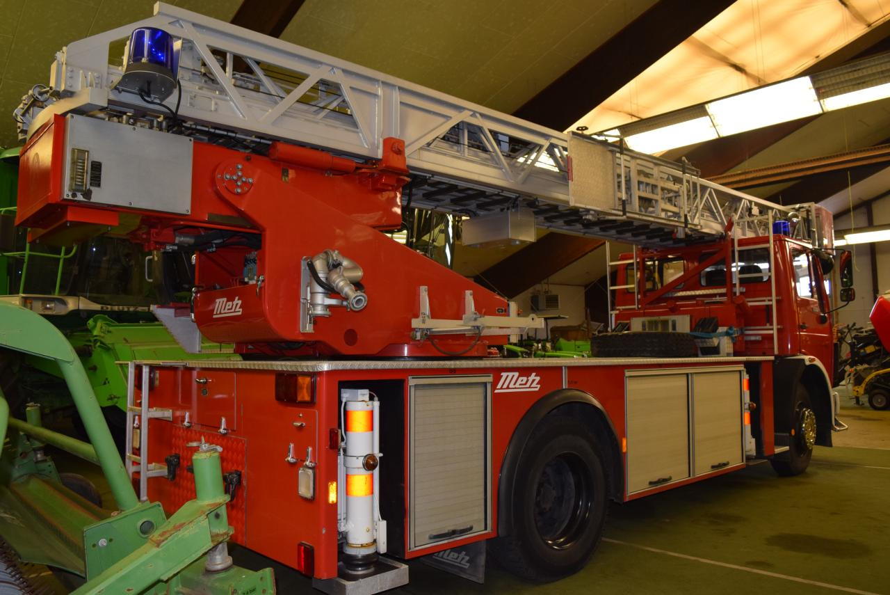 Mercedes-Benz 1422 F 4x2 DLK 23 12 Drehleiter - Hook lift truck: picture 5 Mercedes-Benz 1422 F 4x2 DLK 23 12 Drehleiter - Hook lift truck: picture 5