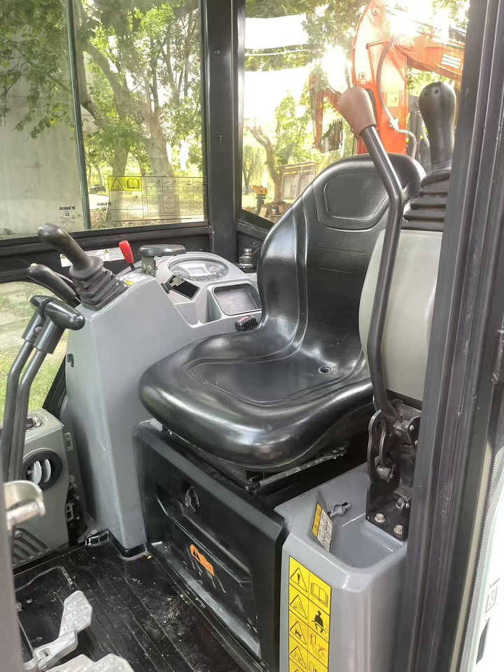 Mini excavator BOBCAT E20Z: picture 7