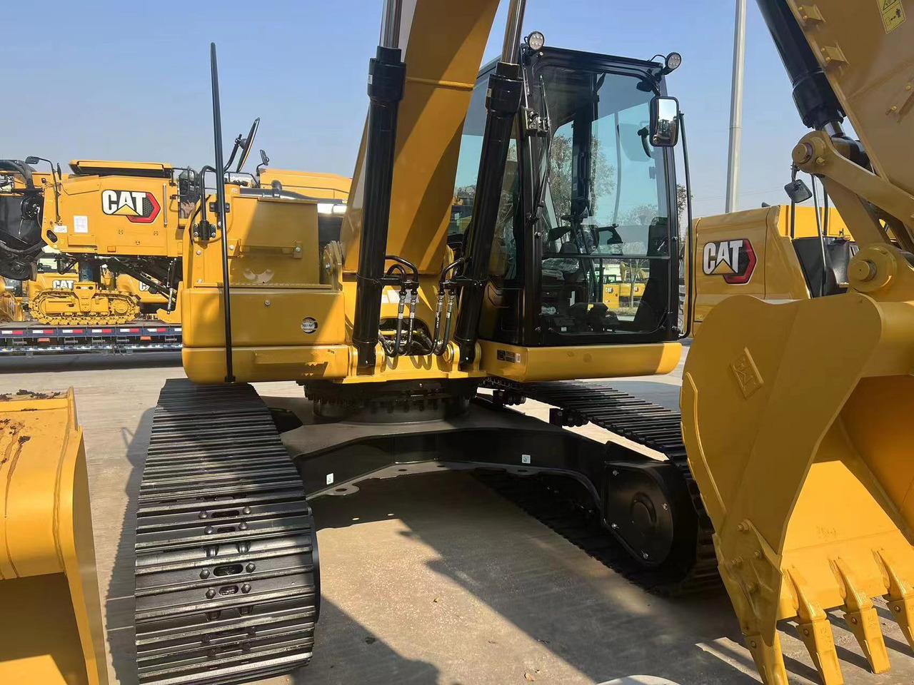 Crawler excavator CAT 323GX: picture 7