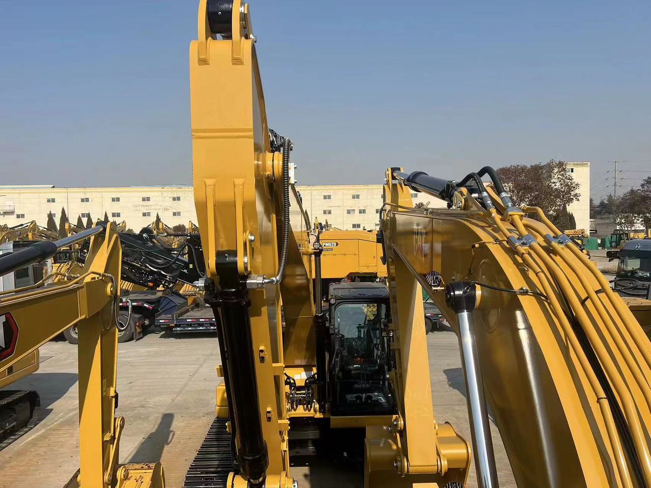 Crawler excavator CAT 323GX: picture 8