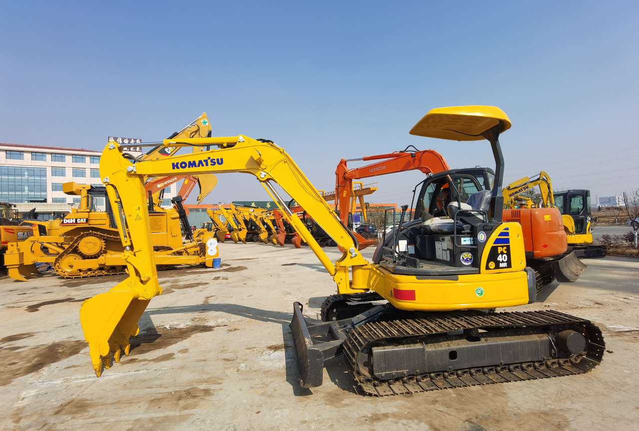 CATERPILLAR PC40MR - Mini excavator: picture 2 CATERPILLAR PC40MR - Mini excavator: picture 2