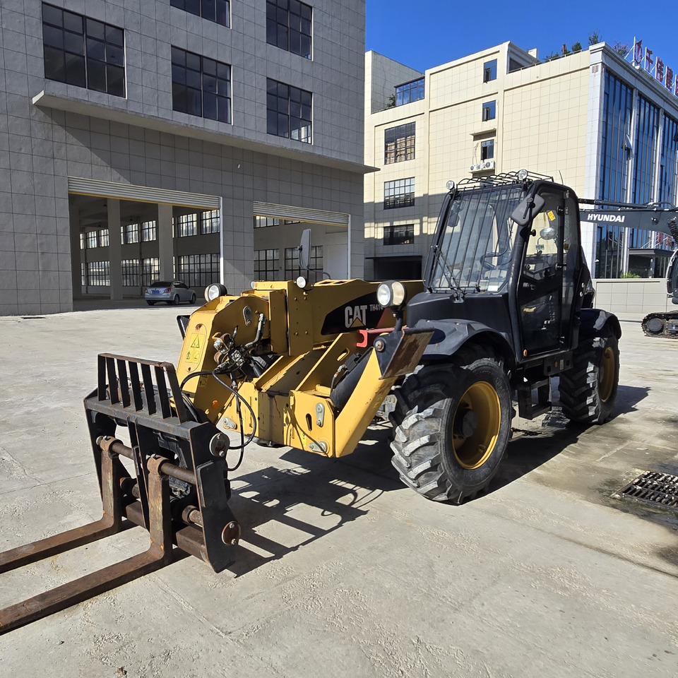 CATERPILLAR TH414 - Telescopic boom: picture 5 CATERPILLAR TH414 - Telescopic boom: picture 5