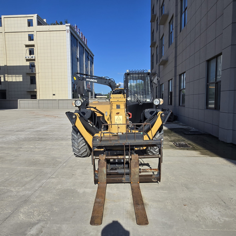 CATERPILLAR TH414 - Telescopic boom: picture 4 CATERPILLAR TH414 - Telescopic boom: picture 4