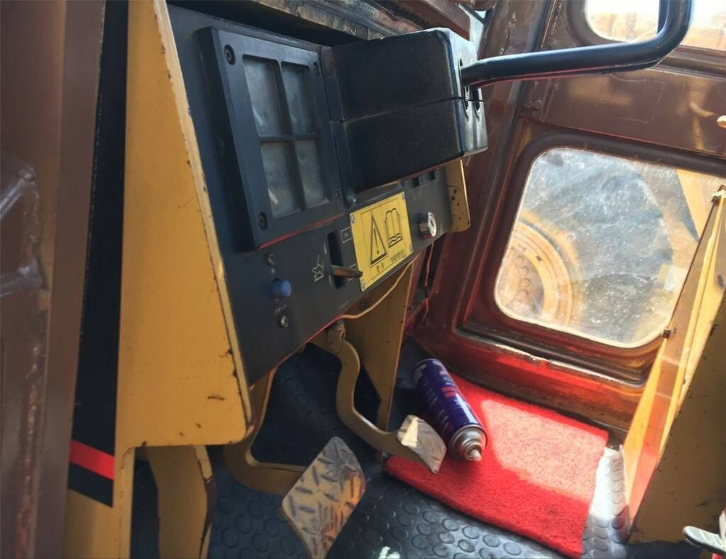 Caterpillar D4C - Bulldozer: picture 5 Caterpillar D4C - Bulldozer: picture 5