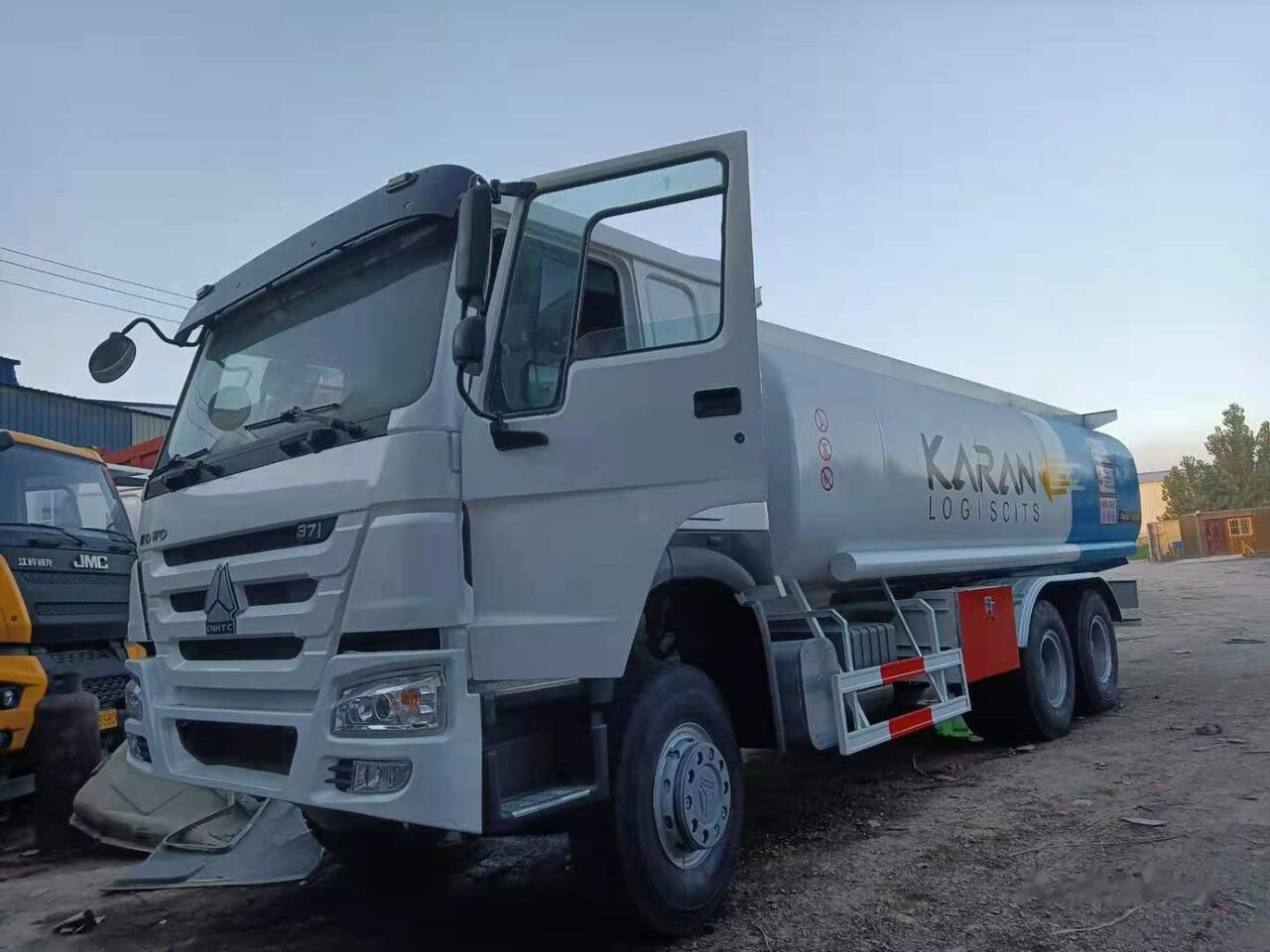 Howo - Tank truck: picture 1 Howo - Tank truck: picture 1