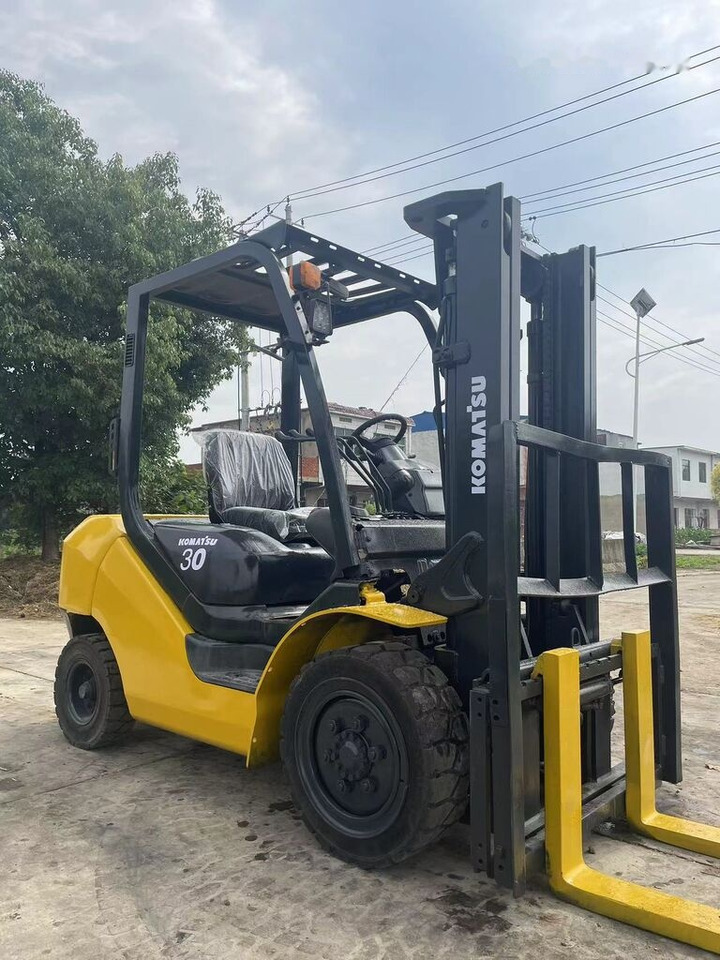 Komatsu FD30 - Diesel forklift: picture 2 Komatsu FD30 - Diesel forklift: picture 2
