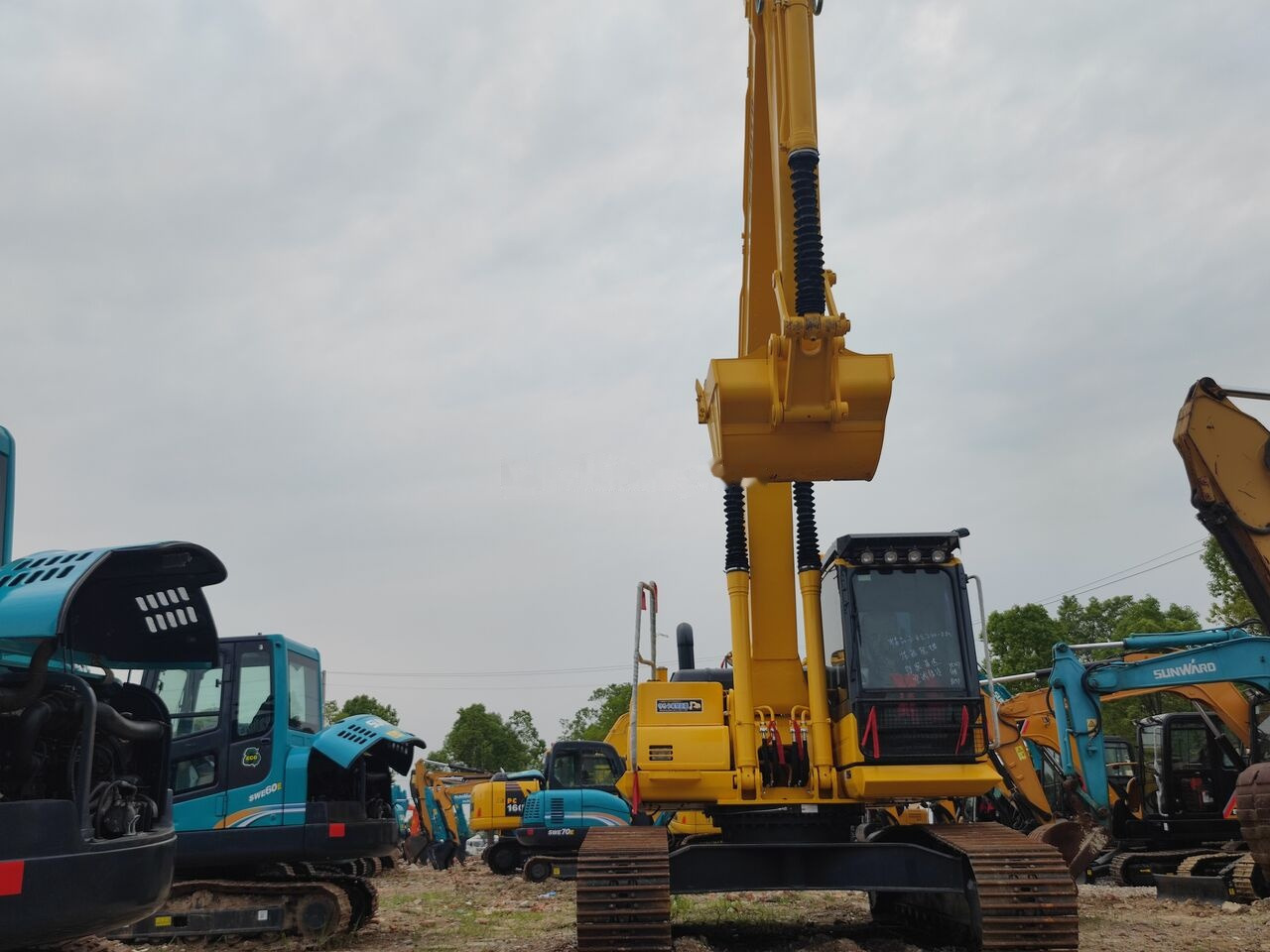 Komatsu PC240LC - Crawler excavator: picture 2 Komatsu PC240LC - Crawler excavator: picture 2