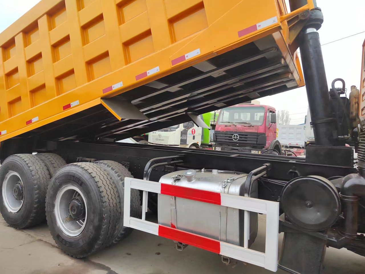 Tipper SHACMAN F3000: picture 6