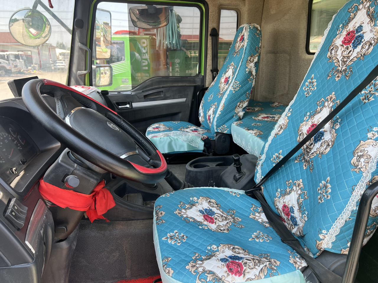 Tipper SHACMAN M3000: picture 7 Tipper SHACMAN M3000: picture 7