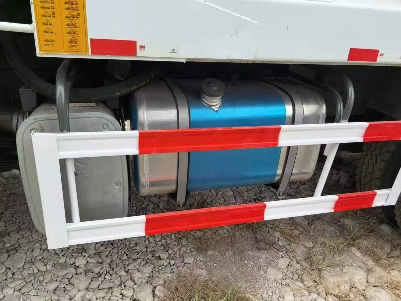 SINOTRUK HOWO 6x4 - Refrigerator truck: picture 4 SINOTRUK HOWO 6x4 - Refrigerator truck: picture 4