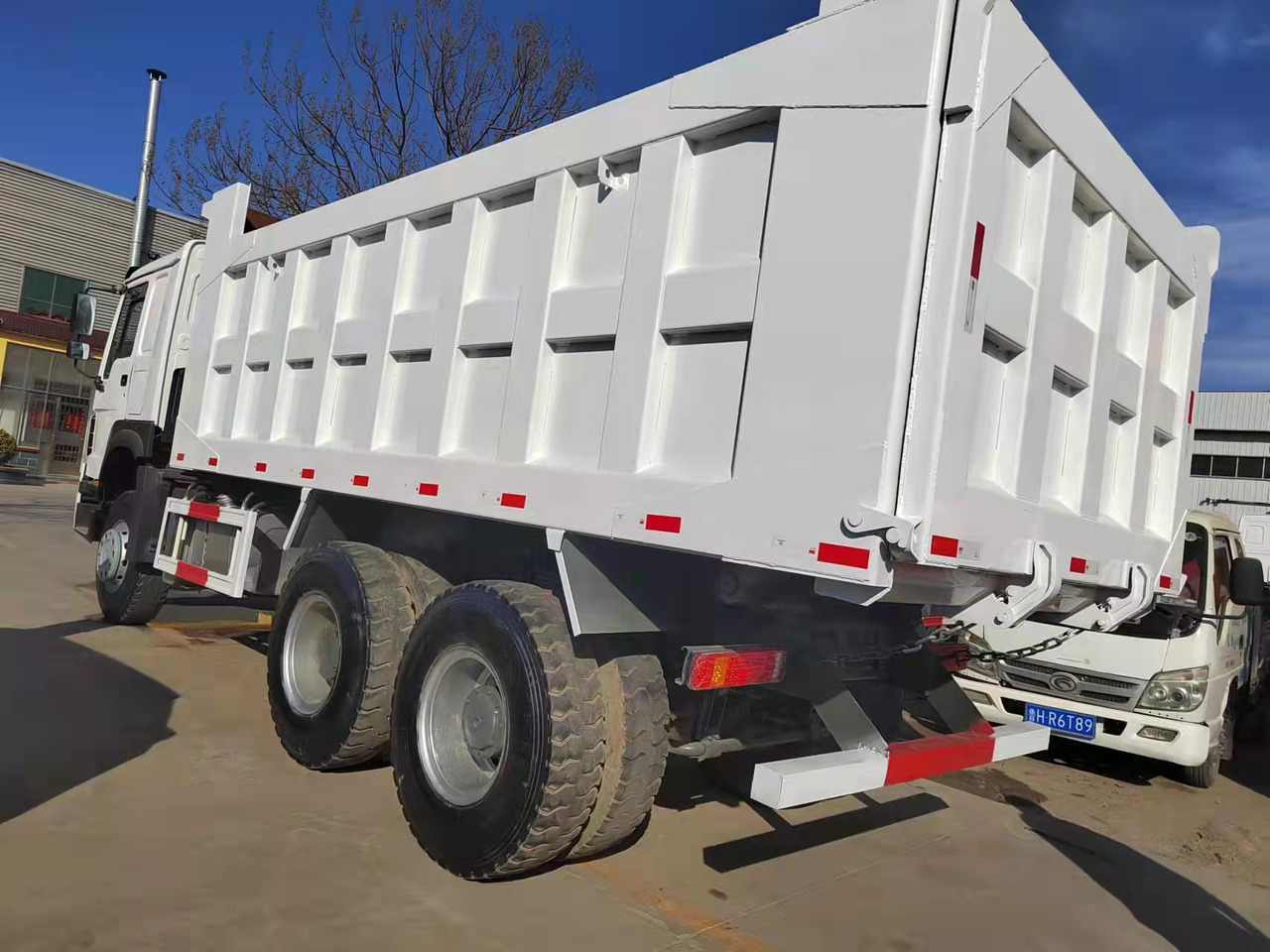 SINOTRUK HOWO - Tipper: picture 1 SINOTRUK HOWO - Tipper: picture 1