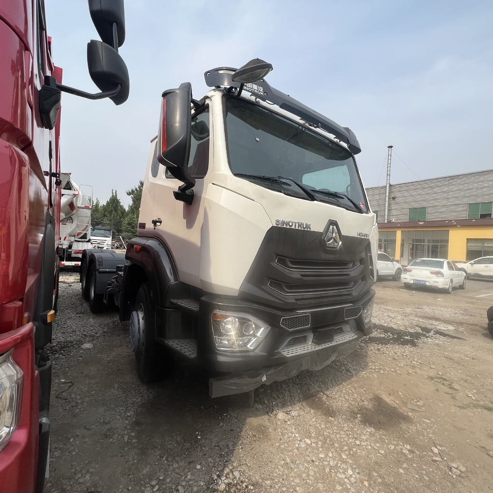 SINOTRUK HOHAN - Tractor unit: picture 2 SINOTRUK HOHAN - Tractor unit: picture 2