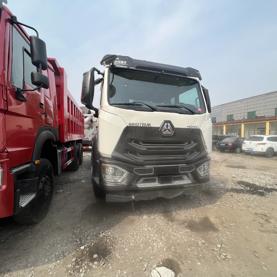 SINOTRUK HOHAN - Tractor unit: picture 1 SINOTRUK HOHAN - Tractor unit: picture 1