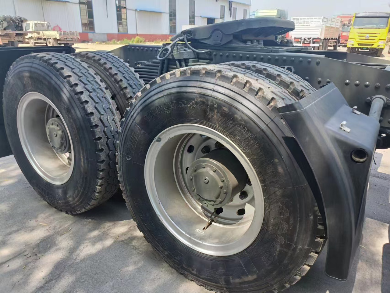 Tractor unit SINOTRUK HOWO A7: picture 8
